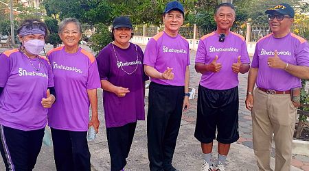 สองนักวิชาการ ” สมชาย”(Mr.P.)​-“ดร.แหม่ม” เป็นปลื้ม หลังแนะนำกลุ่มผู้สูงอายุ​หัวหินใช้​ 4​ ท่าแม้ไม้มวย​ไทย ออกกำลัง​กาย