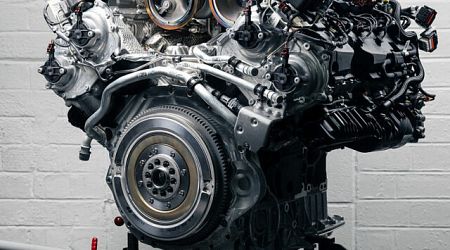 Bentley เผยโฉมเครื่อง Ultra Performance V8 Hybrid