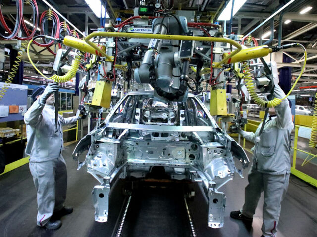 Universal Robots หนุนผู้ผลิตรถไฟฟ้าในไทย ใช้หุ่นยนต์ช่วยผลิต