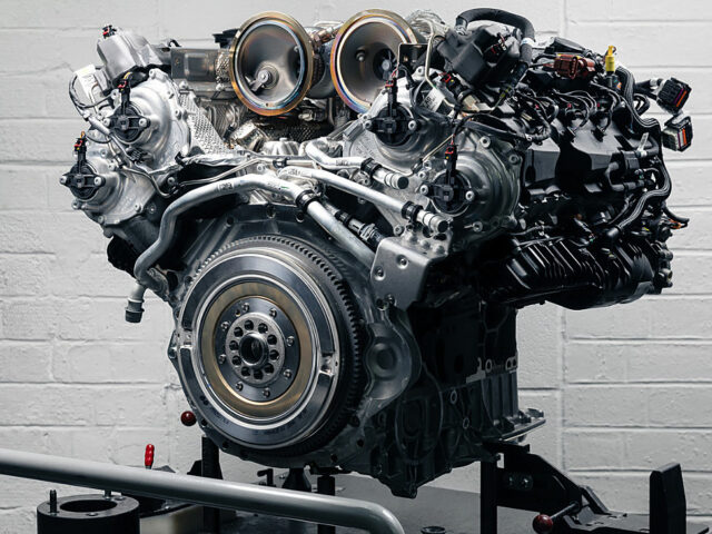 Bentley เผยโฉมเครื่อง Ultra Performance V8 Hybrid