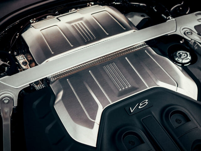 Bentley ยุติการรับจองรุ่นรถที่ติดตั้งเครื่องยนต์ V8 ในเอเชีย แปซิฟิก